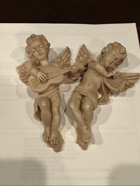 Pair of Cherub Wall Plaques in Beige 6”